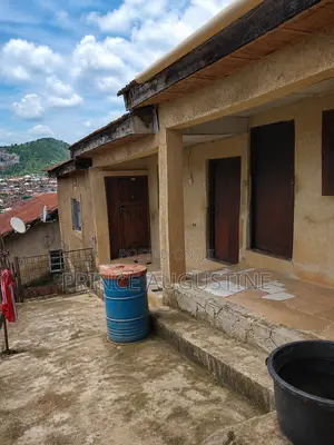 Gidan Bedroom 2 Don Siyarwa a Dutse Makarata