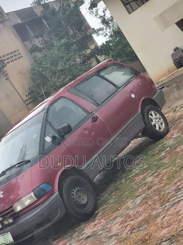 Toyota Quantum 2000 Red - 1
