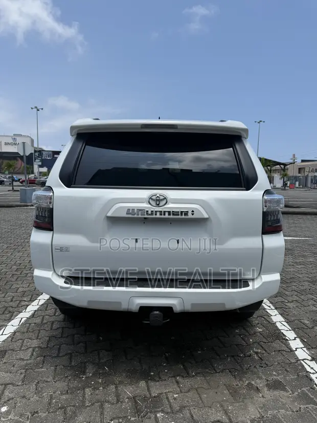Toyota 4Runner SR5 4WD Farar 2023 - 1