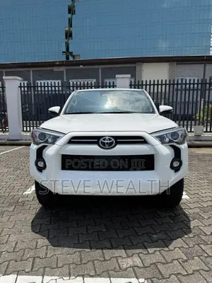 2023 Toyota 4Runner SR5 4WD White