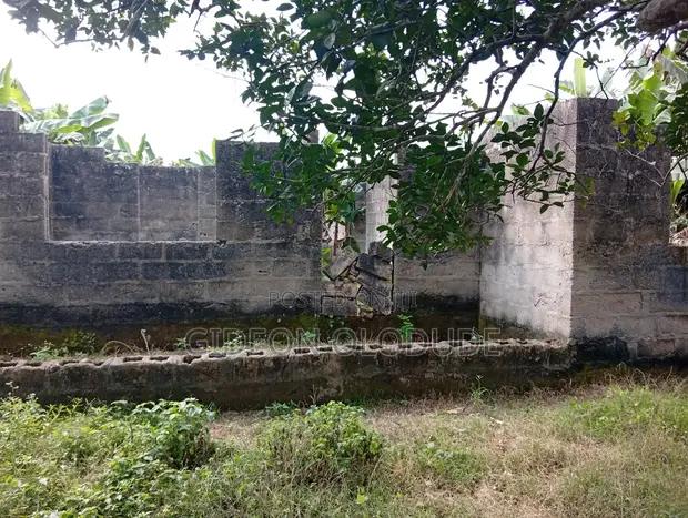 Uncompleted 8-Room Face-Me-Face-You Building on 5000sqm Land for Sale - 1