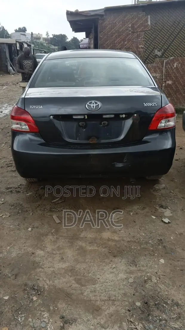 Toyota Yaris 2006 Blue - 1