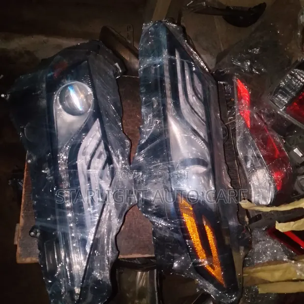 Headlights Set Toyota Camry 2020 LE (Used) - 1