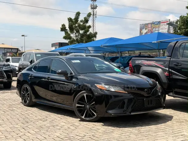 2018 Toyota Camry XSE V6 Black - 1