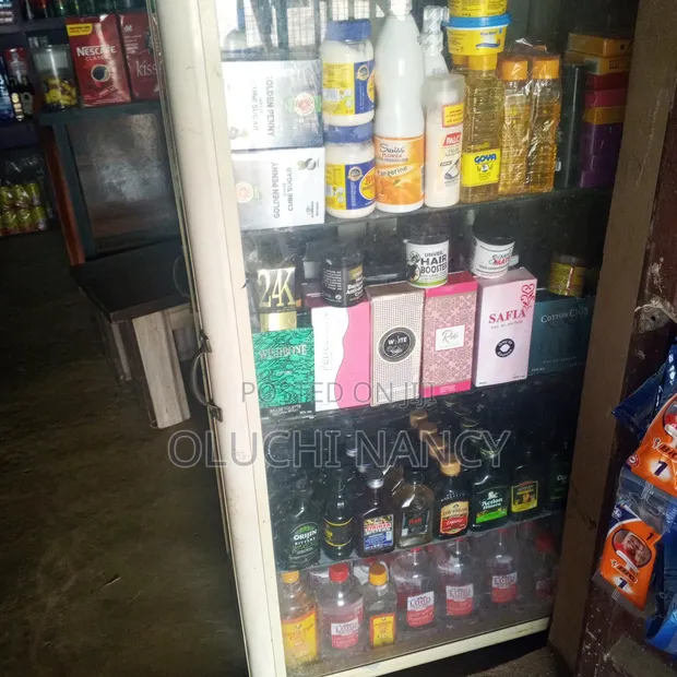 Used Showcases - 4 Sections, Double-Sided - 1