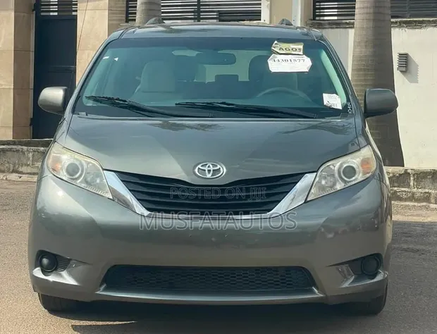 Toyota Sienna 2012 - 1