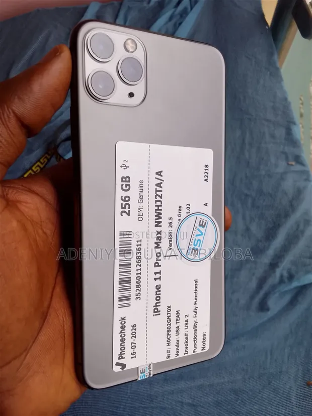 Apple iPhone 11 Pro Max 256GB Gray - 1