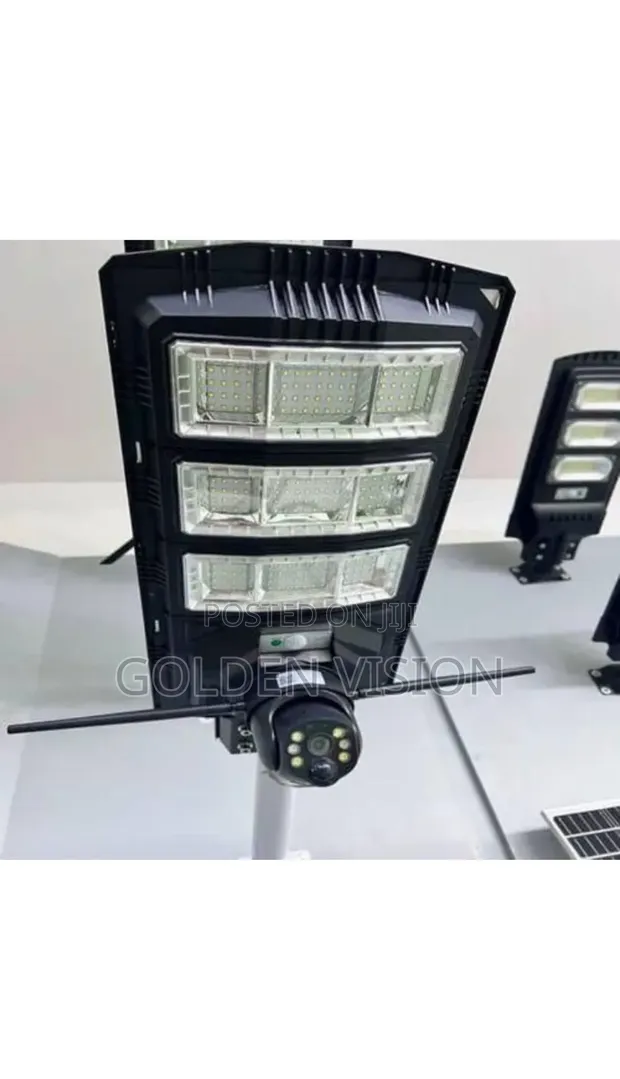 450W Solar Street Light with 9-Eye Camera, 4G/WiFi - 1