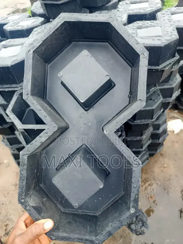 Plastic Interlocking Paver Mold (Figure 8 Grass) - 1