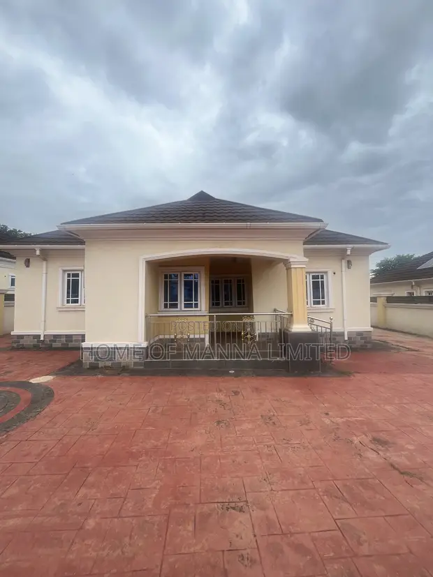 Furnished 3 Bedroom En-suite Bungalow in Alagbaka GRA, Akure - 1