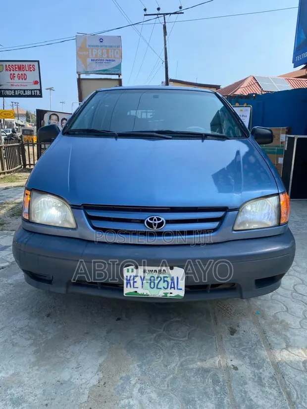 Toyota Sienna 2000 Blue - 1
