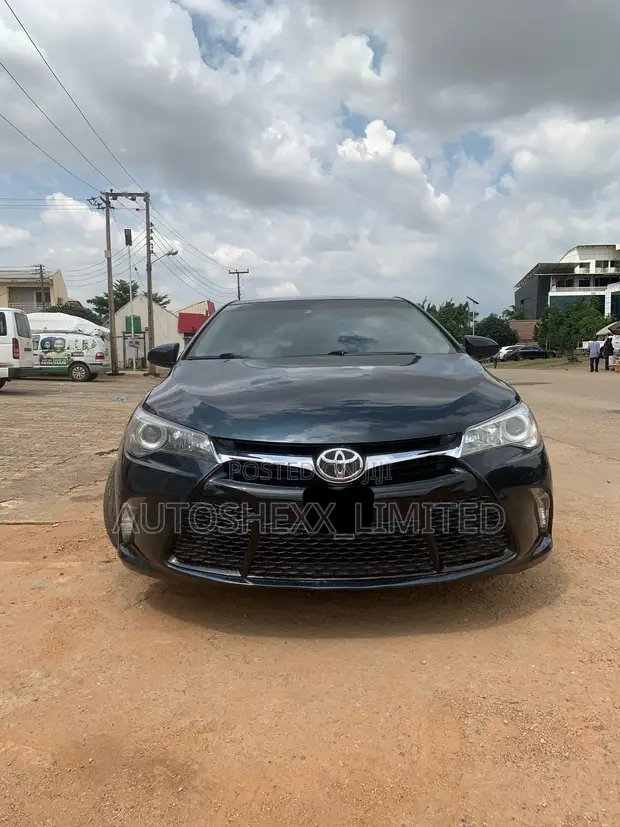 2016 Toyota Camry SE Sedan - 1