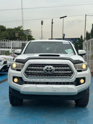 2017 Toyota Tacoma TRD Sport White