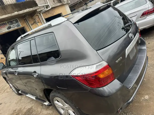 Toyota Highlander 2010 Gray - 1