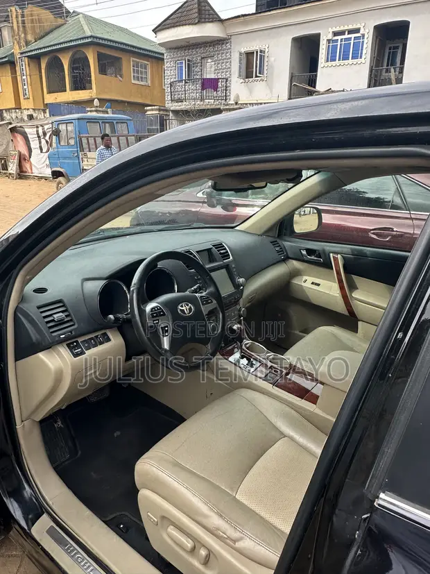 Toyota Highlander 2013 Black - 1