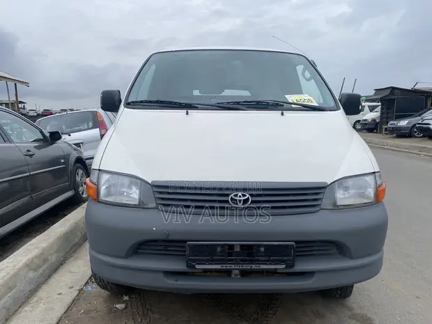 Toyota HiAce 2000 White - 1