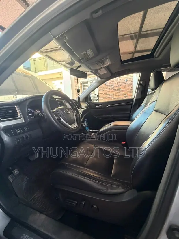 2015 Toyota Highlander XLE AWD SUV - 1