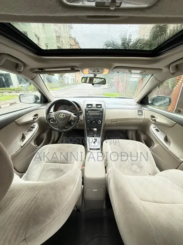 Toyota Corolla 2010 Gray - 1