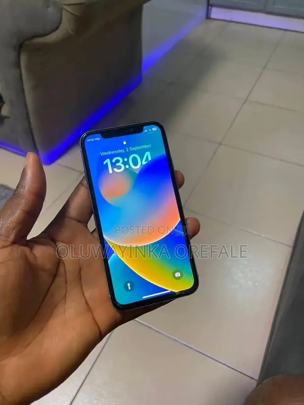Apple iPhone X 64GB White (Used) - 1