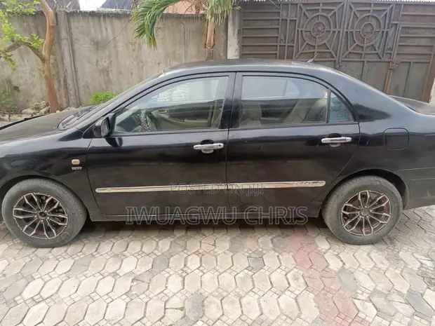 Toyota Corolla 2004 Black - 1