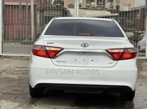2015 Toyota Camry LE White
