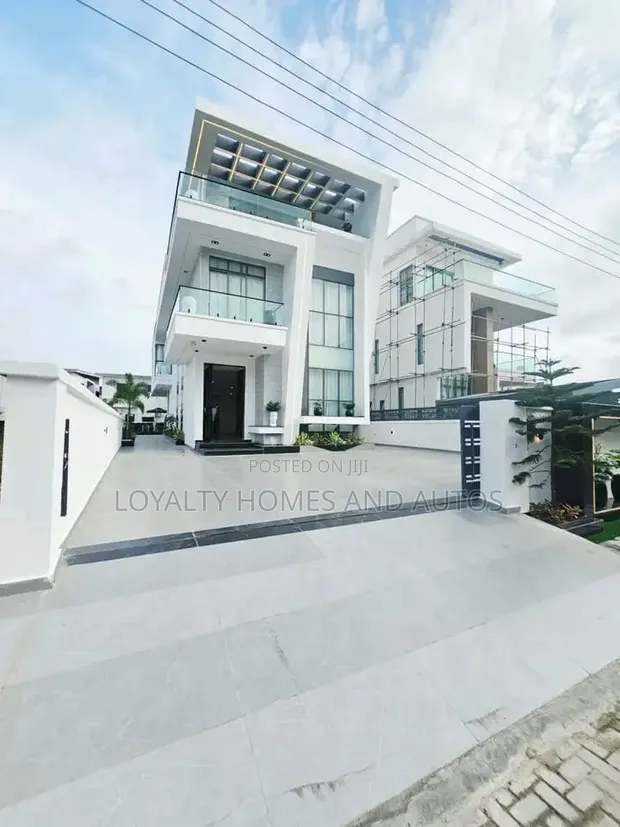 5 Bedroom Luxury House with Pool & Cinema in Osapa London - 1