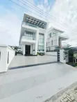5 Bedroom Luxury House with Pool & Cinema in Osapa London - 1