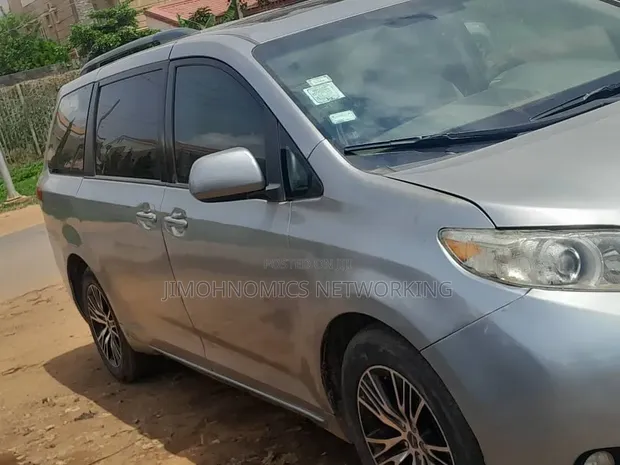 2011 Toyota Sienna XLE 7-Passenger Mobility - 1