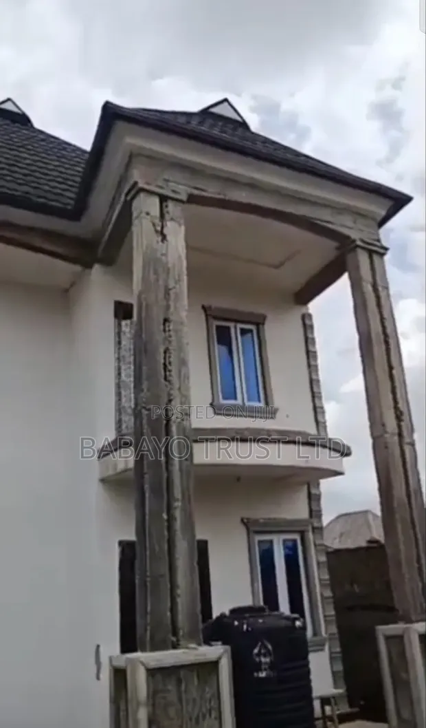 5-Bedroom Duplex a Siye a Onimaba Estate, Ikotun/Igando - 1