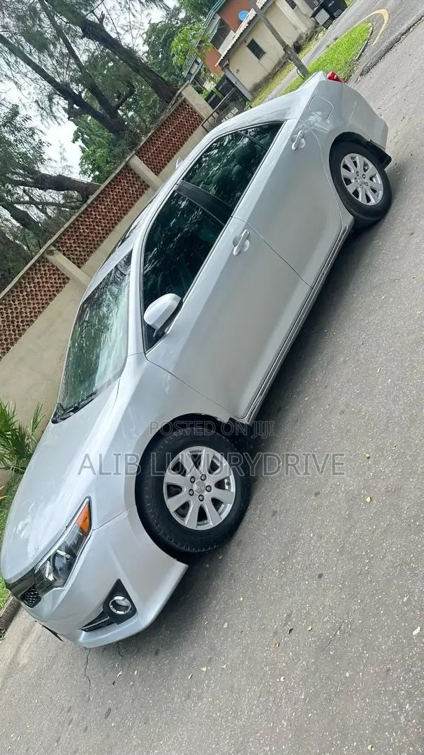 Toyota Camry 2012 Silver - 1