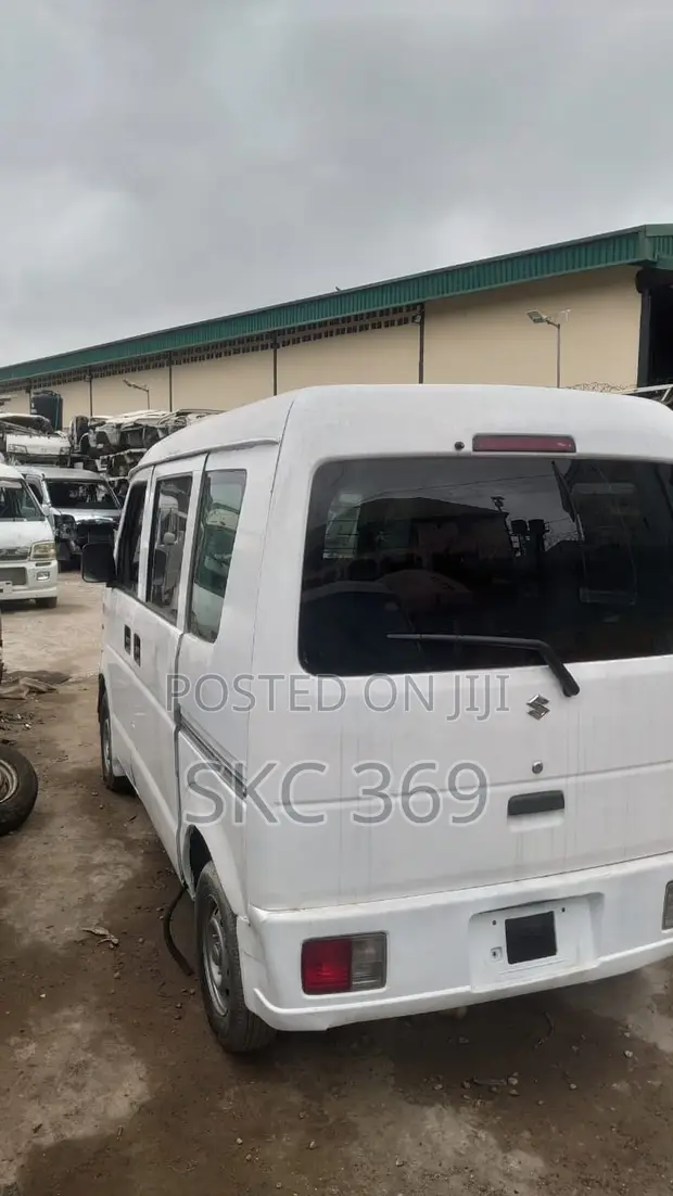 Suzuki US 2013 Fari - 1