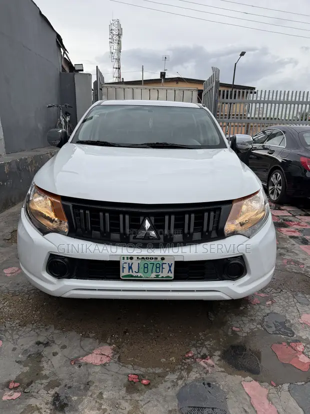 Mitsubishi L200 2018 White - 1
