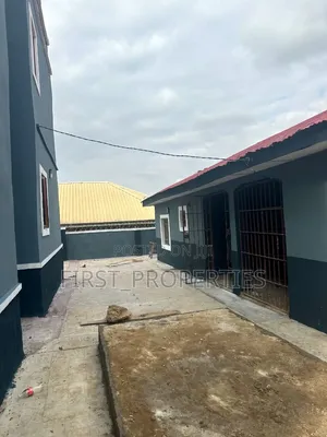 Newly Renovated 3-Bedroom Flat for Rent in Oritamerin Elebu