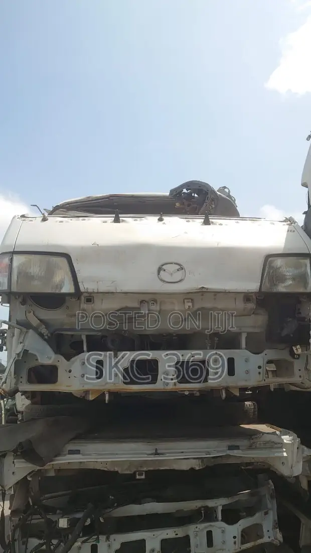Mazda Bongo 2010 White - 1