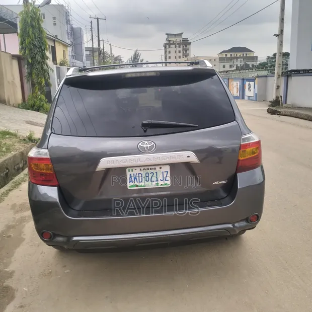 Toyota Highlander 2011 Gray - 1