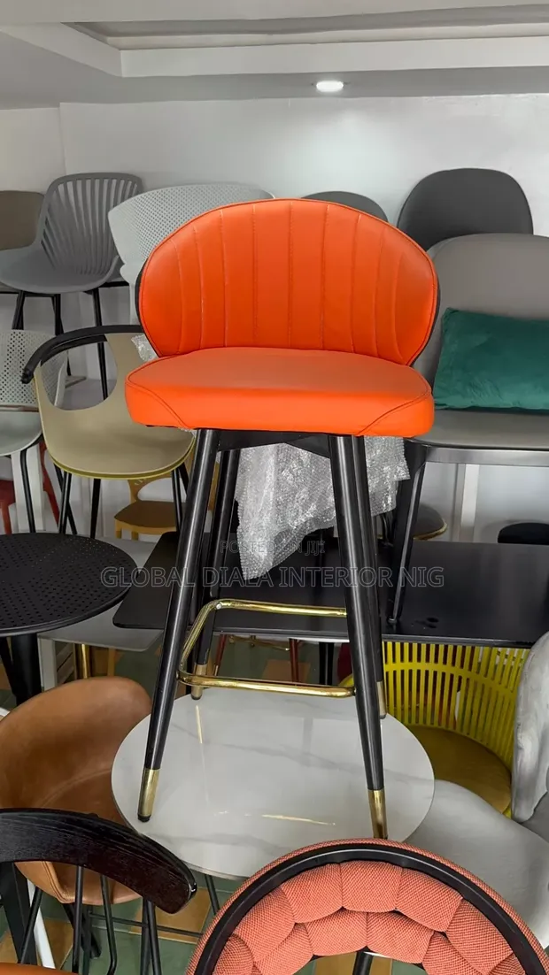 Ingantacciyar Barstool ta Zamani mai 4 Kafa - 1