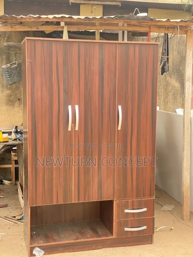 Wardrobe Mai Kofofi Uku na Alatu - 1