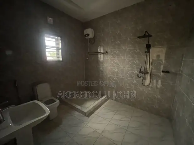 4 Bedroom Townhouse/Terrace don haya a Asokoro - 1