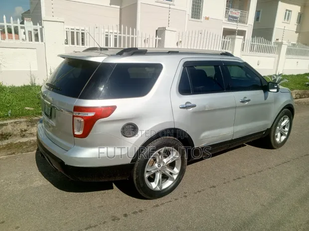 Ford Explorer 2012 Silver - 1