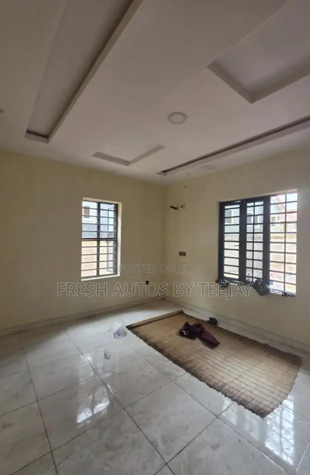 5-Bedroom Duplex don haya a Omole Phase 2 Estate - 1