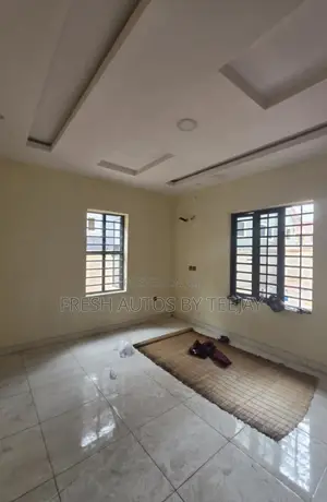 5-Bedroom Duplex don haya a Omole Phase 2 Estate