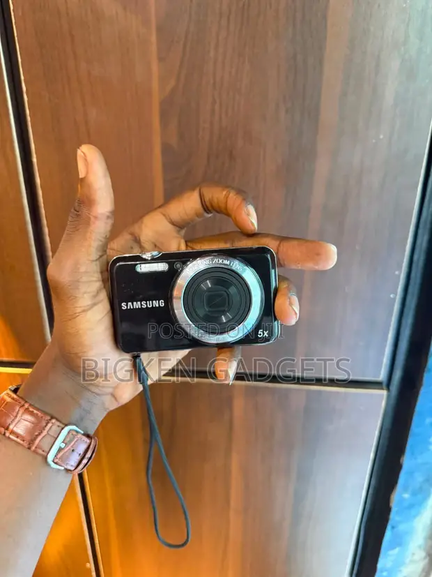 Samsung ES80 Digital Camera - 1