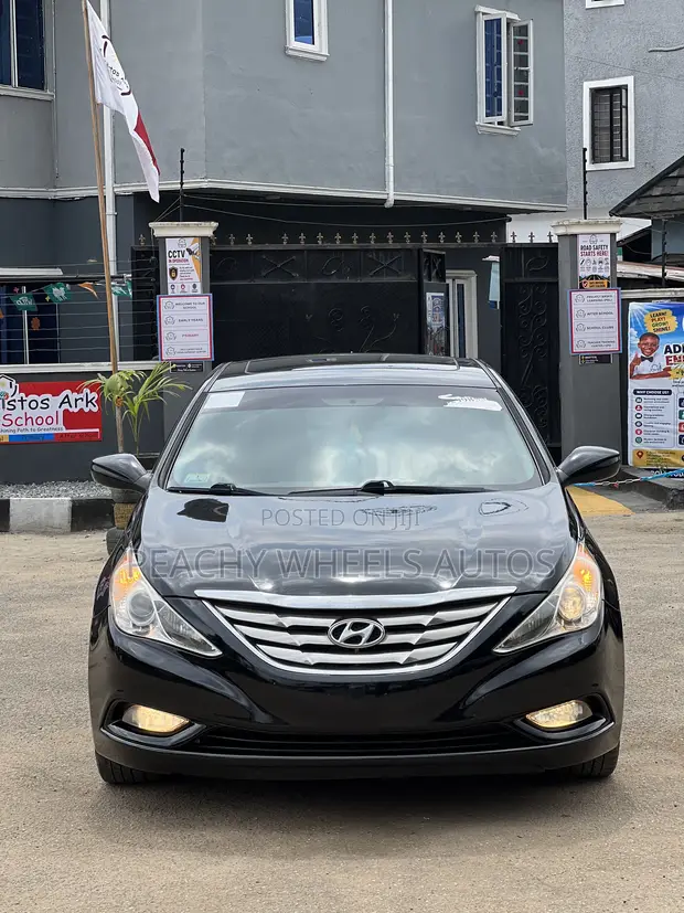 Hyundai Sonata 2011 Black - 1
