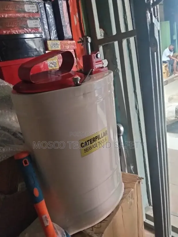 Caterpillar Grease Pump Dispenser - 1