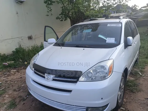 Toyota Sienna 2006 White - 1