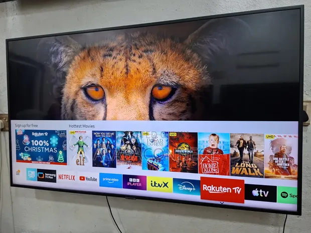 55" Samsung UHD 4K HDR Smart TV - 1