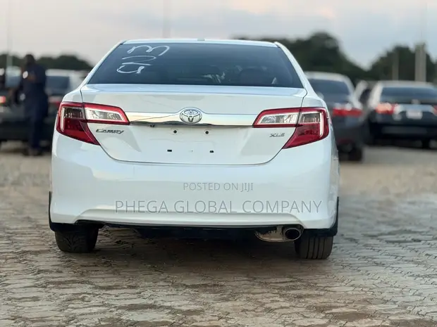 Toyota Camry XLE Farar 2013 - 1