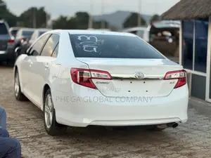 2013 Toyota Camry XLE White