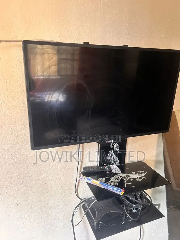 Scanfrost 32 Inch TV - 1