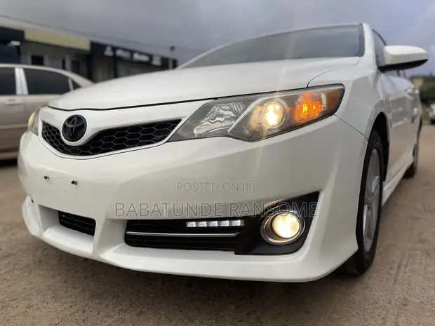 2013 Toyota Camry SE Sedan - Foreign Used - 1